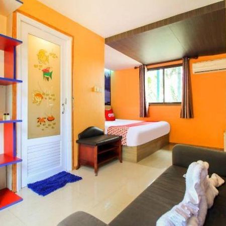 Oyo 271 The Resort Romklao Bangkok Zewnętrze zdjęcie