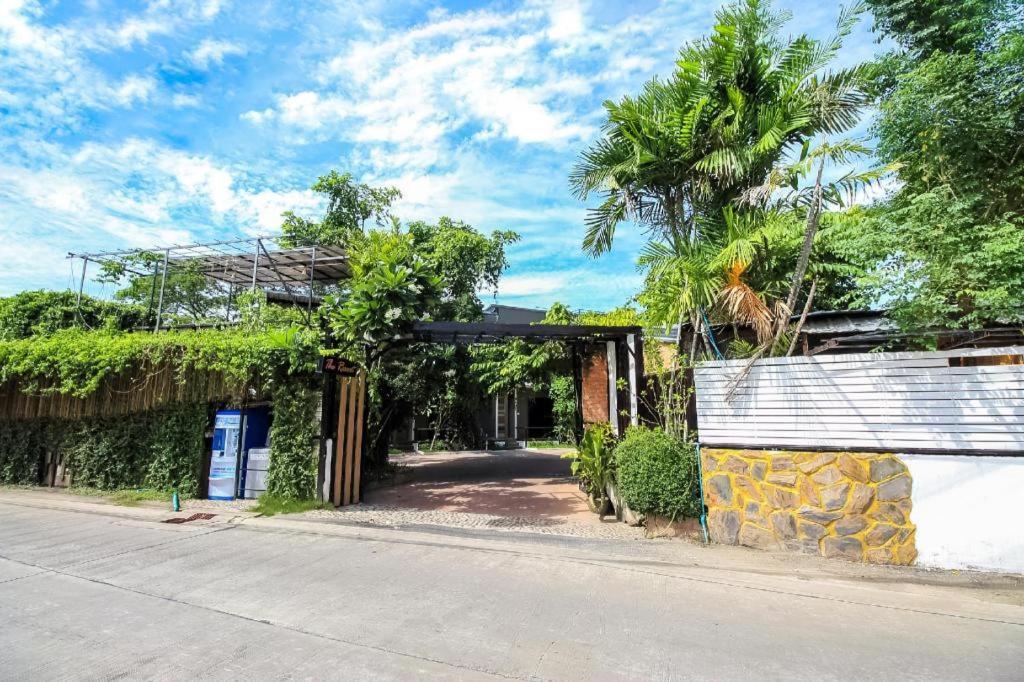Oyo 271 The Resort Romklao Bangkok Zewnętrze zdjęcie