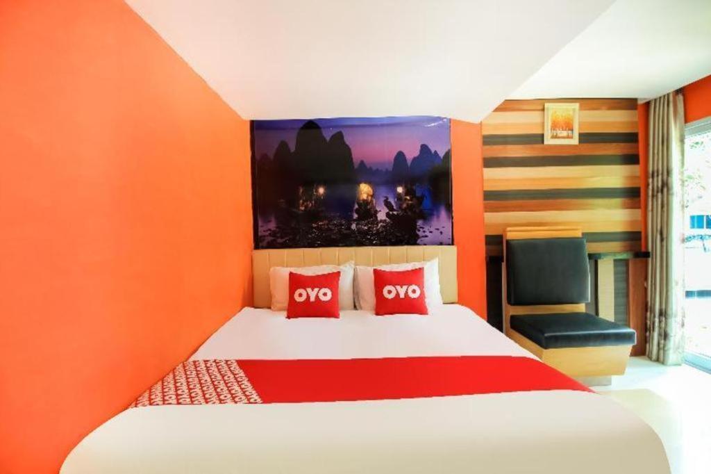 Oyo 271 The Resort Romklao Bangkok Zewnętrze zdjęcie