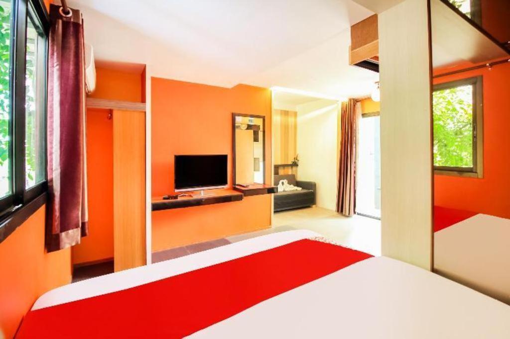 Oyo 271 The Resort Romklao Bangkok Zewnętrze zdjęcie