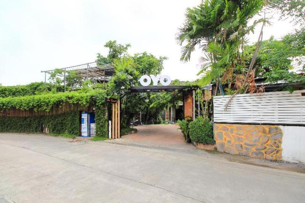 Oyo 271 The Resort Romklao Bangkok Zewnętrze zdjęcie
