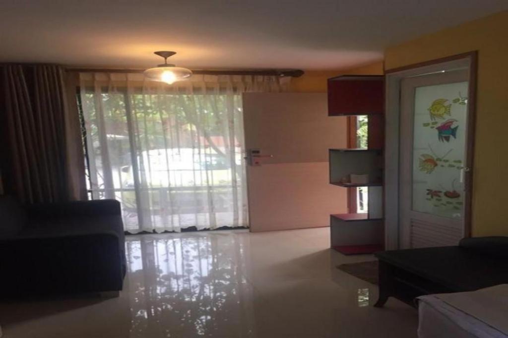 Oyo 271 The Resort Romklao Bangkok Zewnętrze zdjęcie