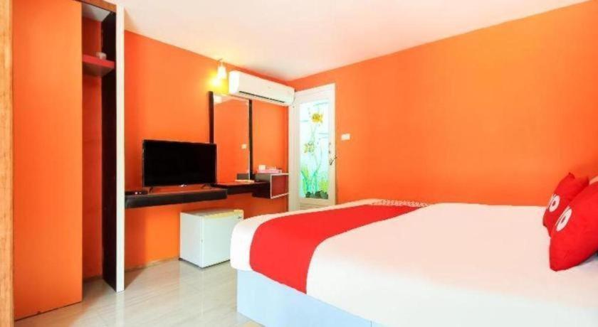 Oyo 271 The Resort Romklao Bangkok Zewnętrze zdjęcie