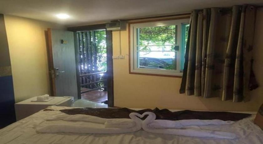 Oyo 271 The Resort Romklao Bangkok Zewnętrze zdjęcie