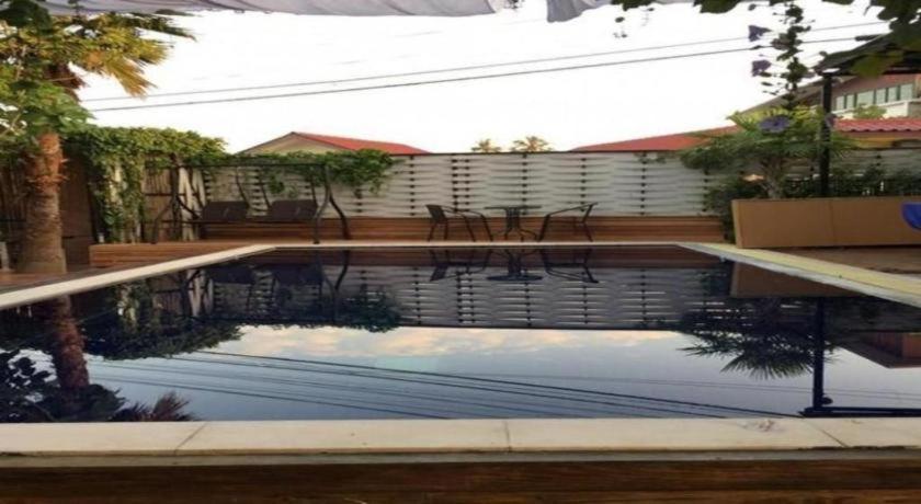 Oyo 271 The Resort Romklao Bangkok Zewnętrze zdjęcie